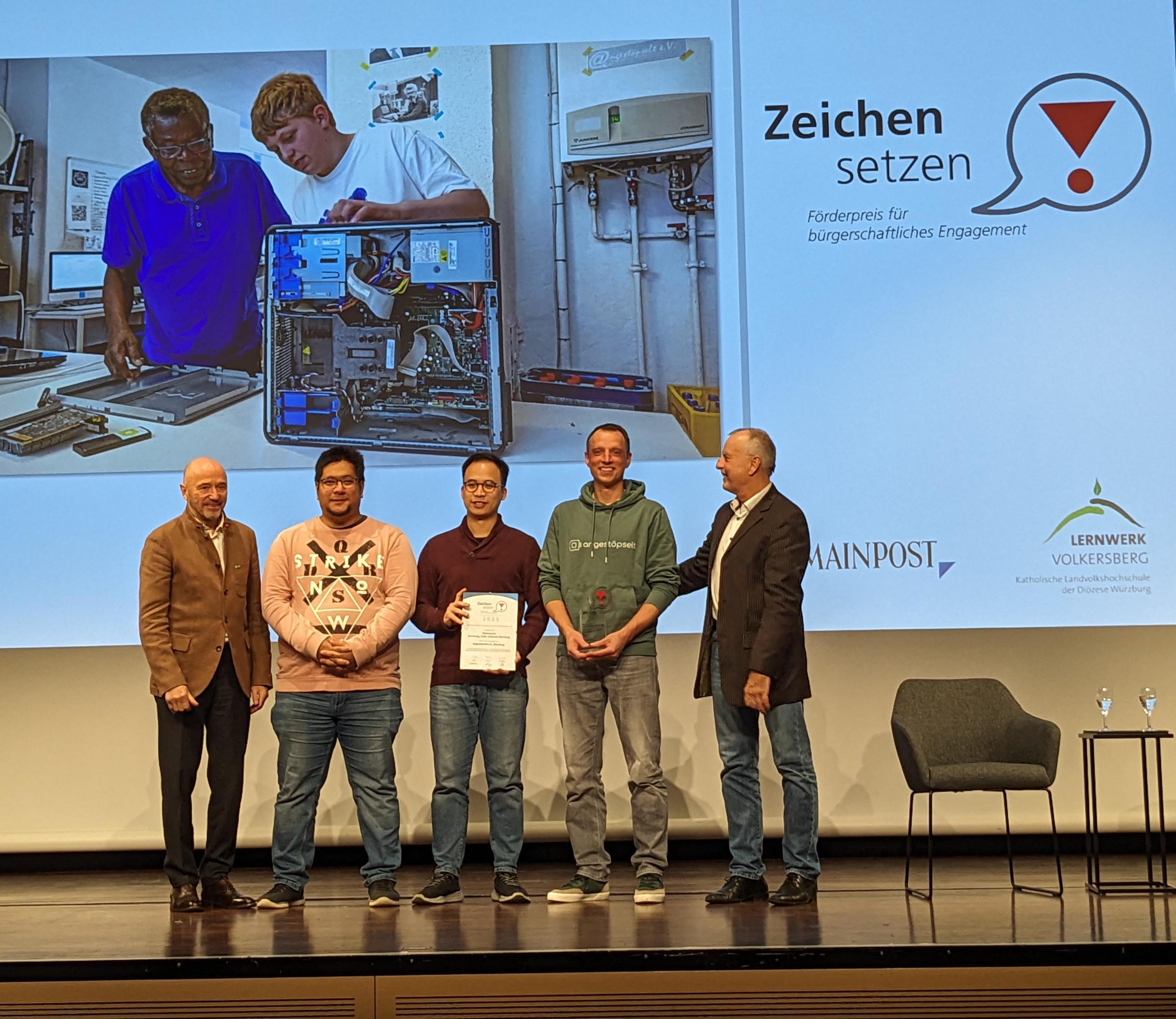 Spendenübergabe — Aktion Zeichen setzen